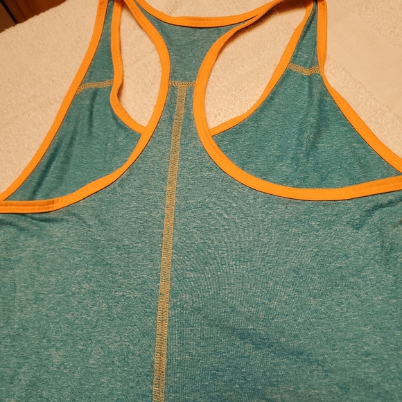 Sale 3 tank tops - Picture 4 of 14